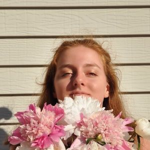 Meet your Posher, Caitlin